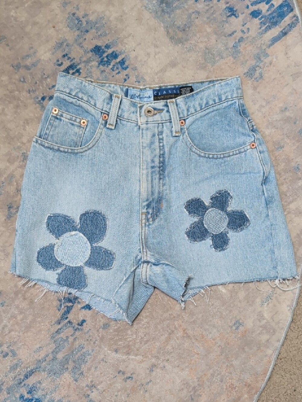 Express Bleus Light Wash Denim Shorts w/ Floral Appliqués 3/4 Retro y2k 90s VTG